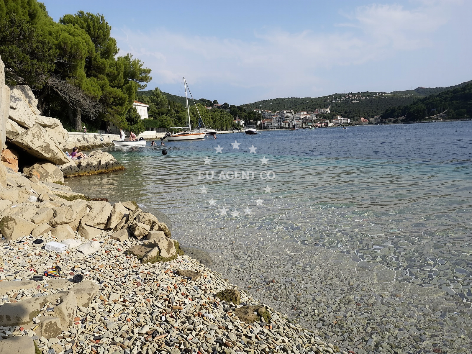 Beach facilities and surroundings at Rt Povlja beach in Punta 16, Povlja