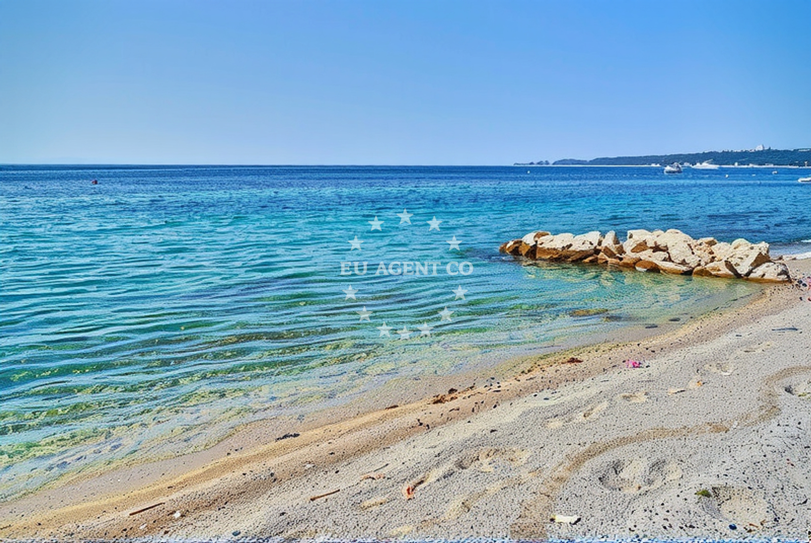Beach facilities and surroundings at rt Vrtlić, Novalja (Pag) Beach in rt Vrtlić