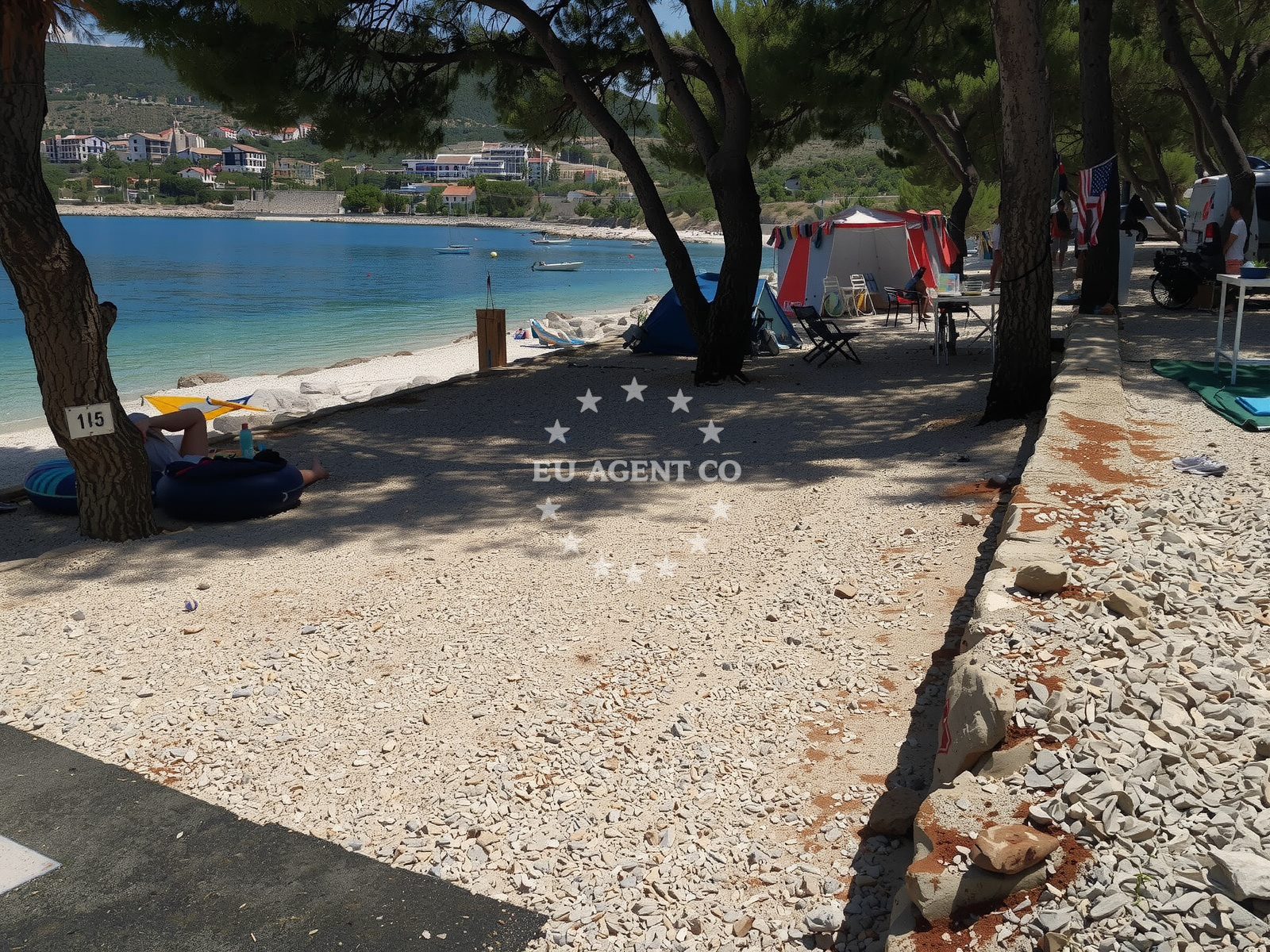 Shoreline and swimming area at Rtic II beach in Rti? I 4., Dolac
