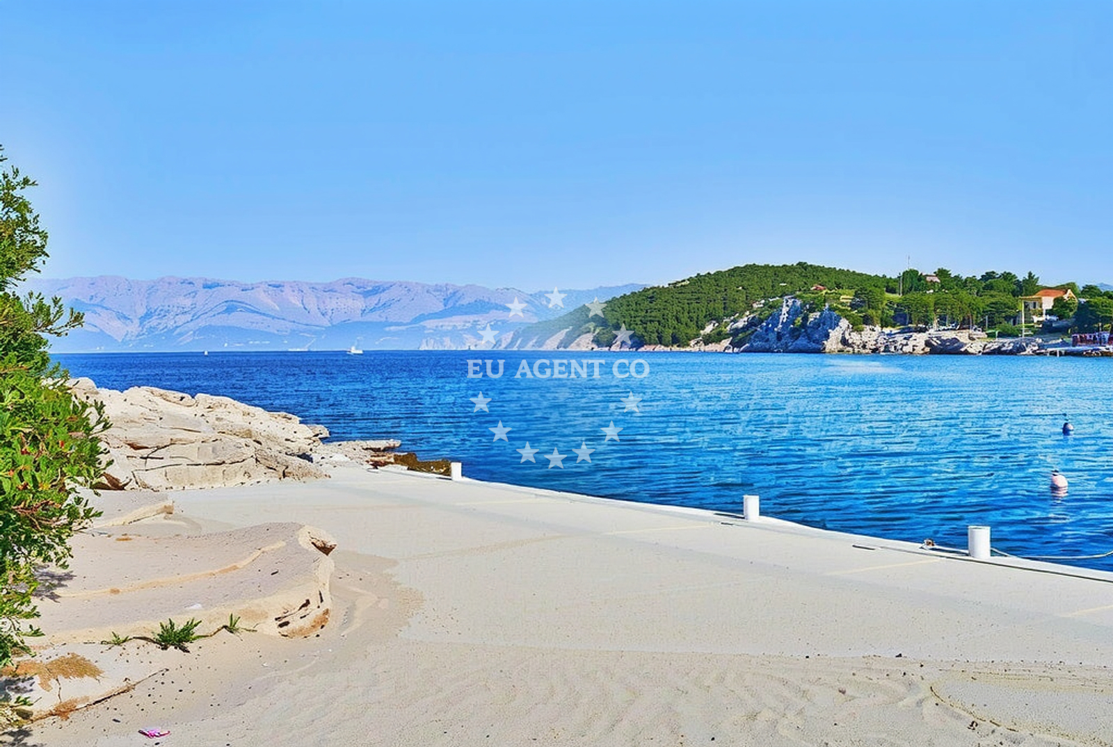 Shoreline and swimming area at Rubin, Zastražišće (Hvar) Beach in Rubin