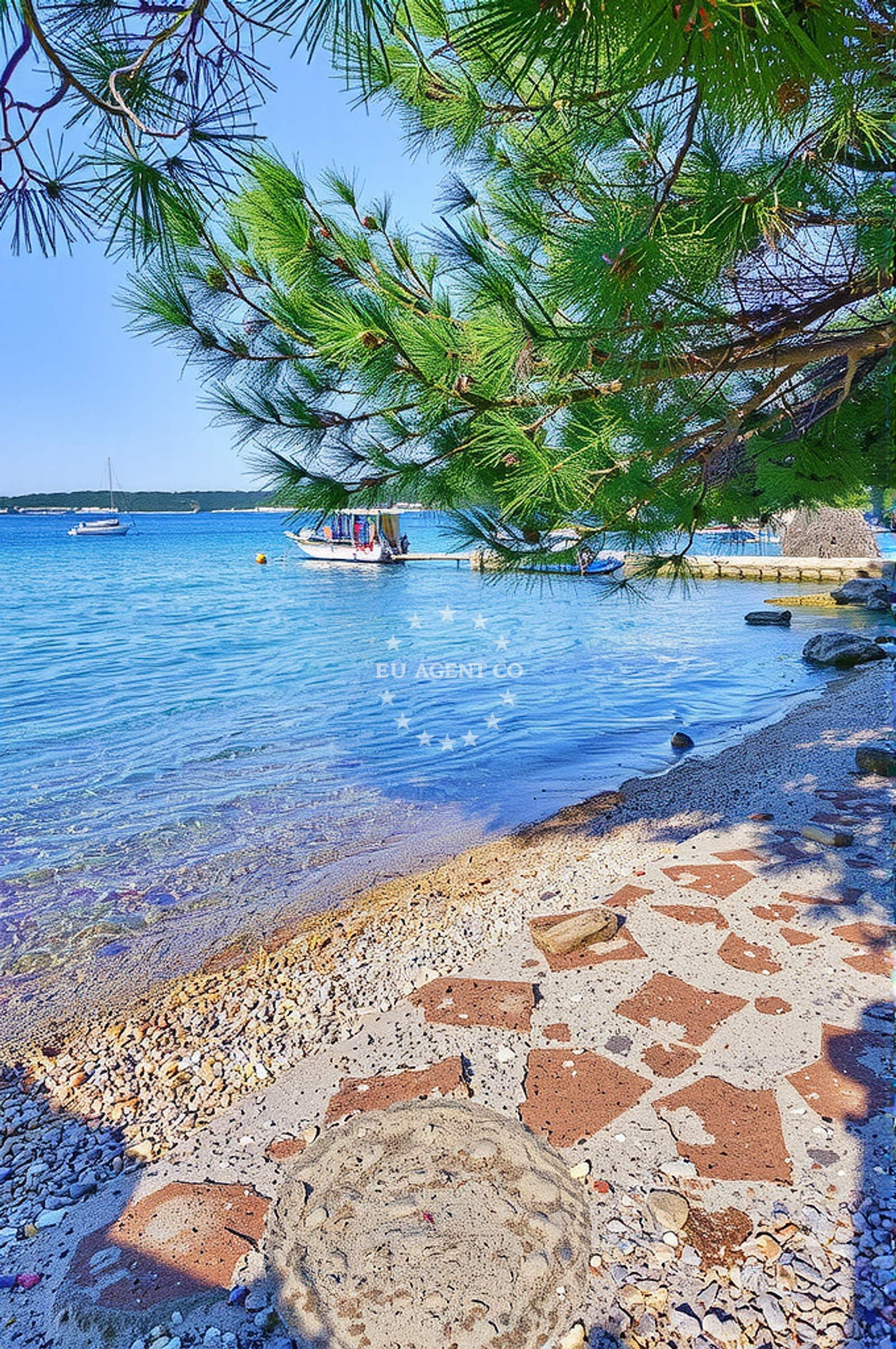 Shoreline and swimming area at Rujnica zapad, Mali Lošinj (Lošinj) Beach in Rujnica zapad