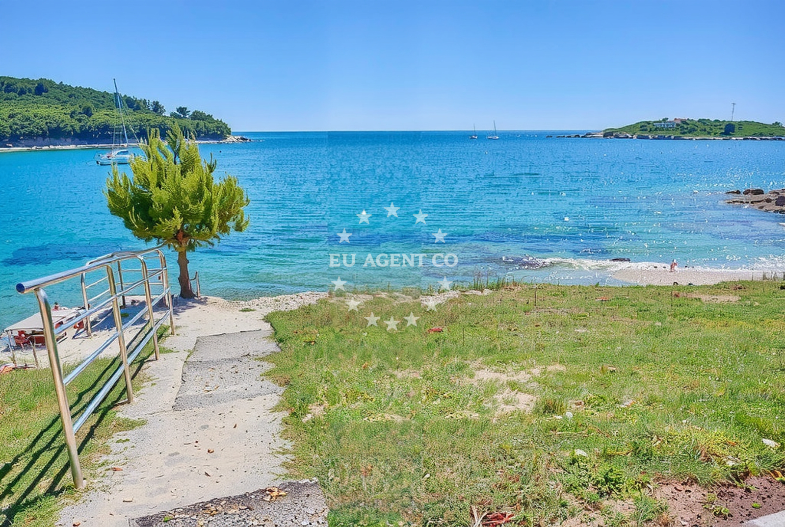 Beach facilities and surroundings at Rupice, Banjole Beach in Rupice
