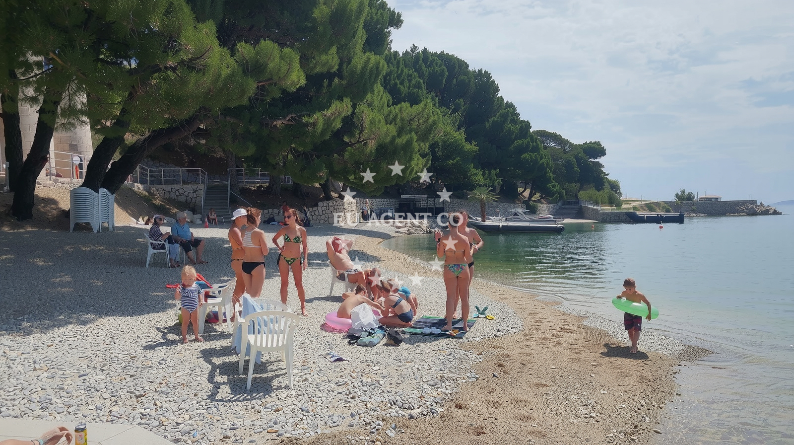 Overview of Ruskamen beach in 21 Ruskamen II, Lokva Rogoznica