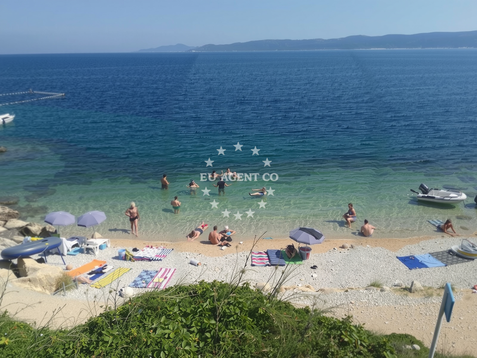 Beach facilities and surroundings at Ruskamen beach in 21 Ruskamen II, Lokva Rogoznica