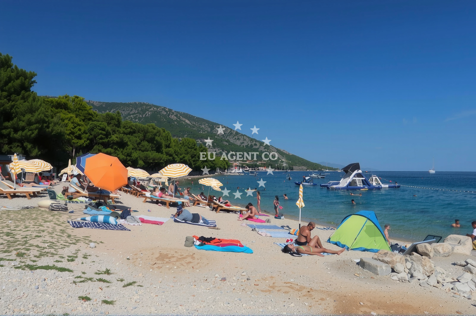 Overview of Ruza beach in 1 Hrvatskih Domobrana, Bol