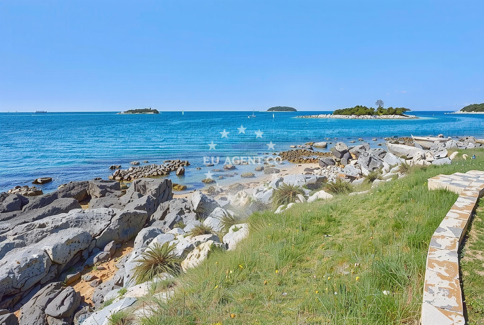 Shoreline and swimming area at Sakov rt (dog beach), Vrsar Beach in Sakov rt (plaža za pse)