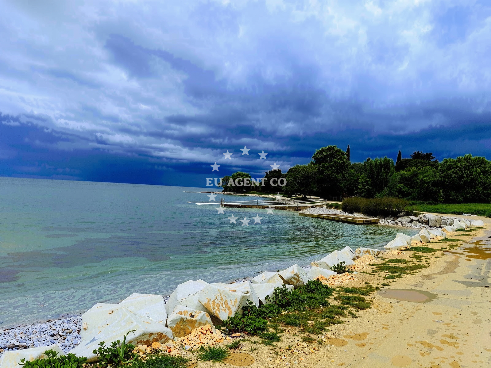 Beach facilities and surroundings at Saladinka beach in Podupci 24, Poreč