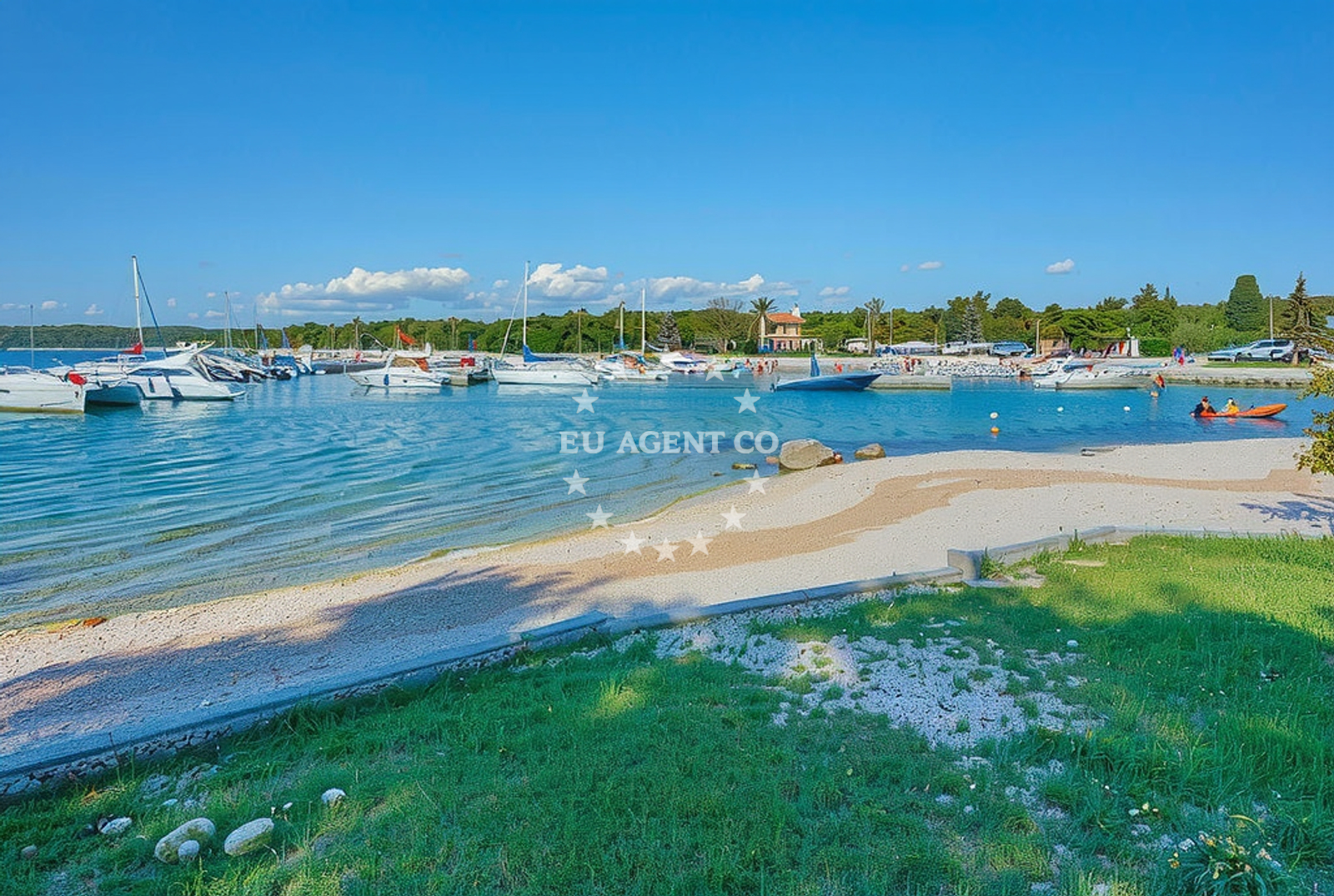 Beach facilities and surroundings at Salbuni, Pula Beach in Salbuni