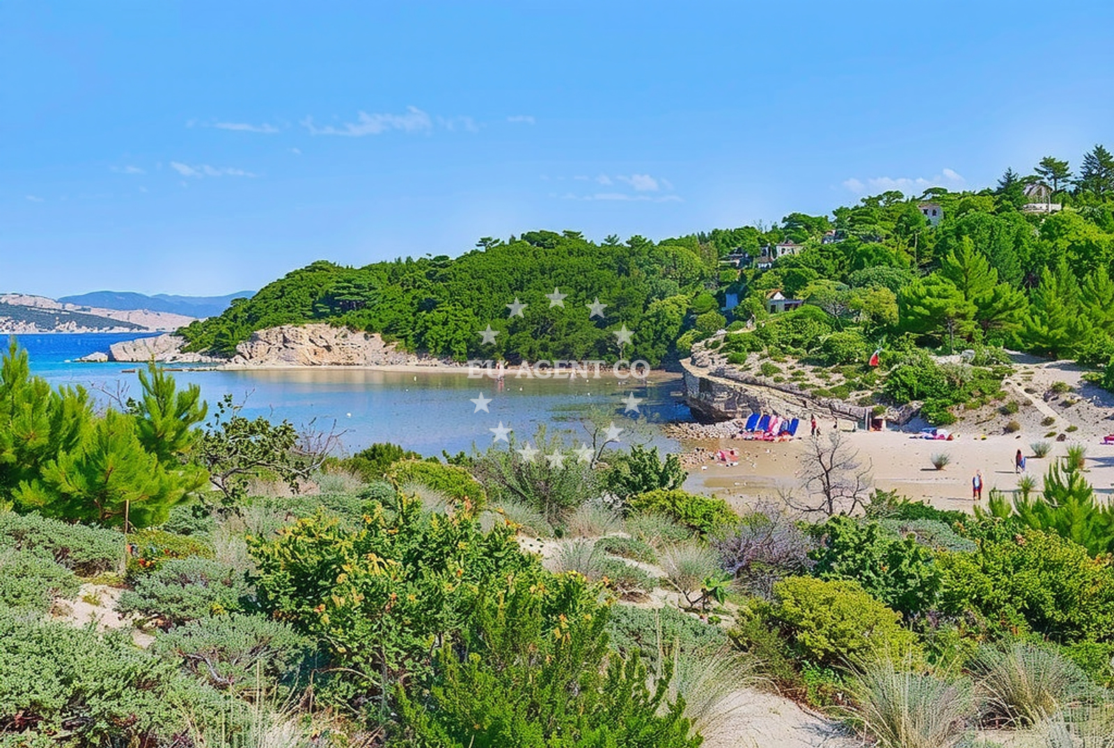 Shoreline and swimming area at Saramić 1, Lopar (Rab) Beach in Saramić 1