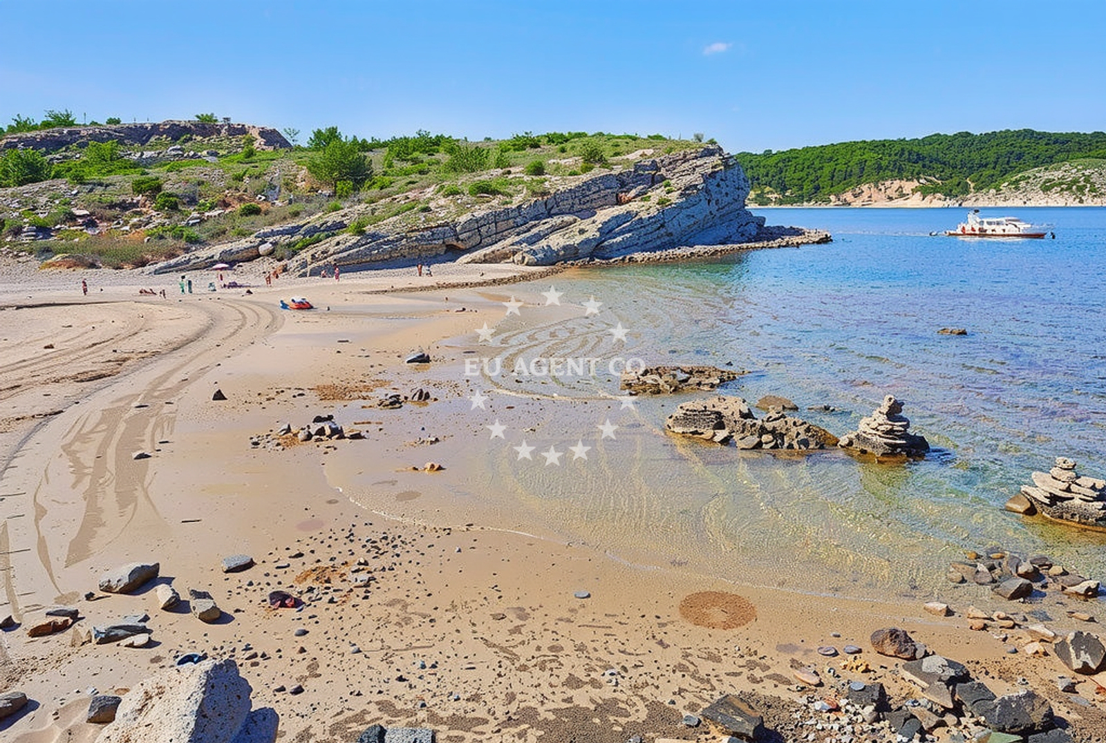 Beach facilities and surroundings at Saramić 1, Lopar (Rab) Beach in Saramić 1