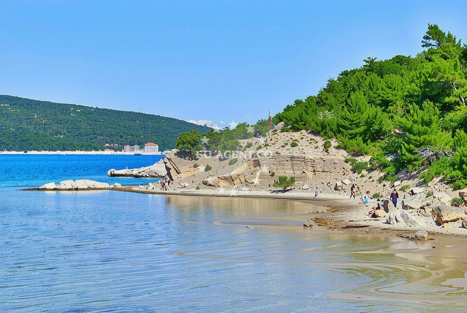 Shoreline and swimming area at Saramić 3, Lopar (Rab) Beach in Saramić 3