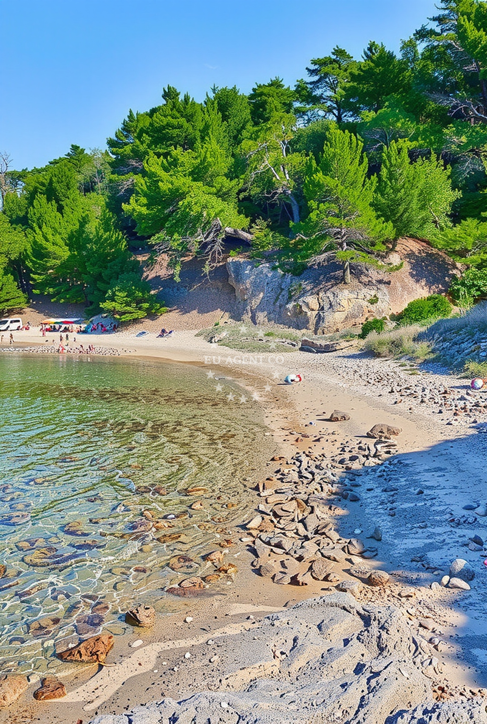 Shoreline and swimming area at Saramić 4, Lopar (Rab) Beach in Saramić 4
