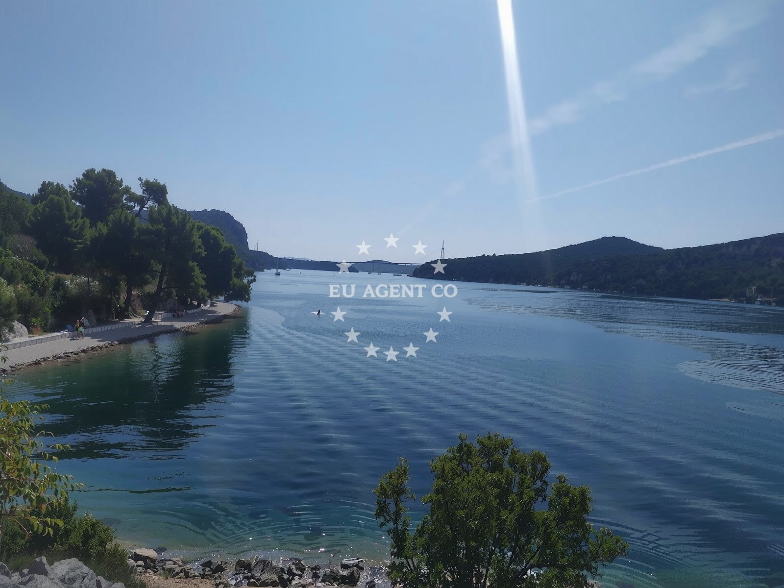 Shoreline and swimming area at Sarina Draga in Braće Ivanda, Zaton