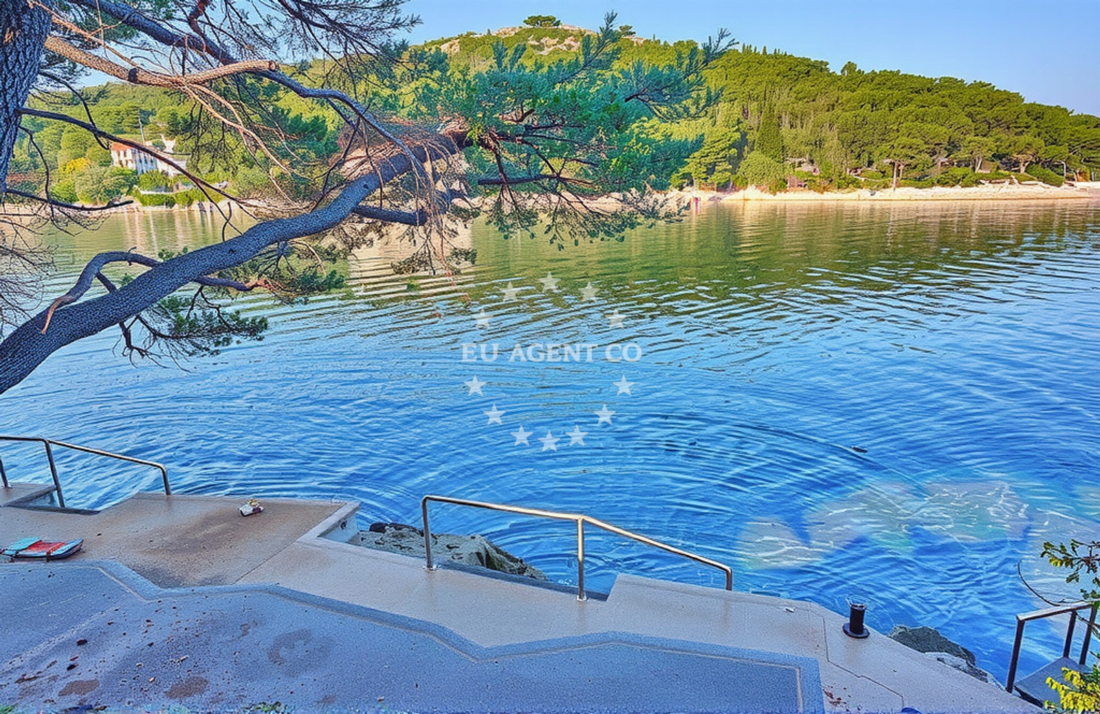 Beach facilities and surroundings at Sašćica sjever, Sali (Dugi otok) Beach in Sašćica sjever