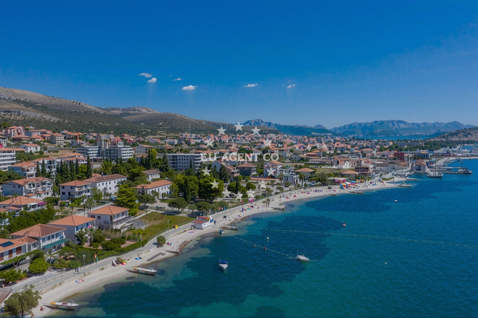 Beach facilities and surroundings at Seget beach in Hrvatskih Žrtava 260, Trogir