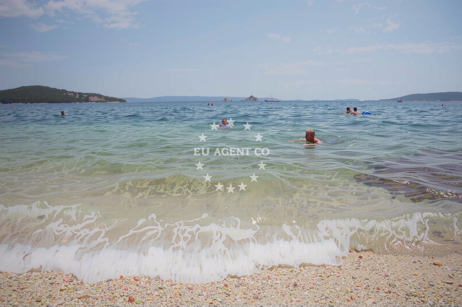 Beach facilities and surroundings at Seget Vranjica beach in 2 Ulica Stjepana Radića, Seget Vranjica