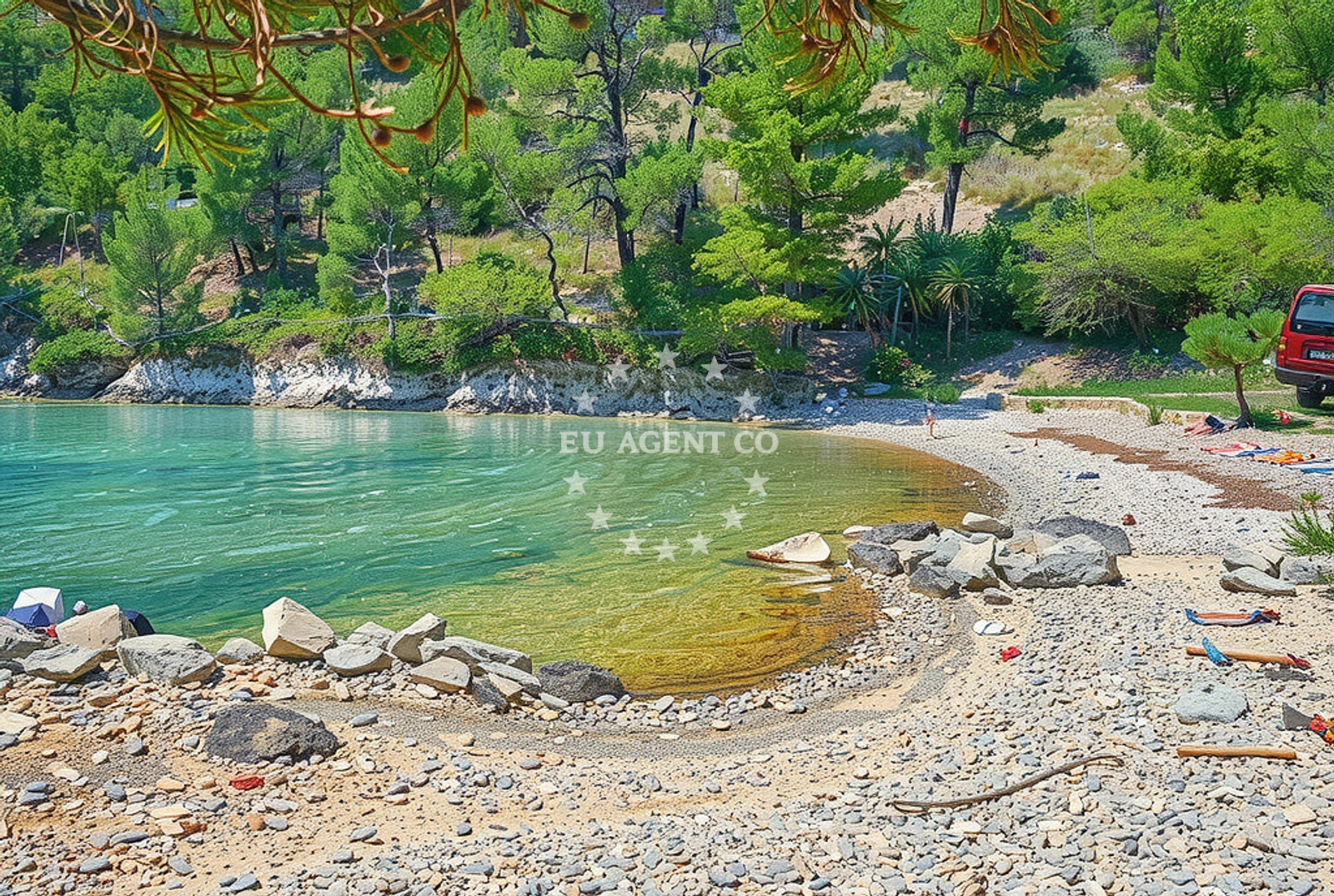 Beach facilities and surroundings at Selca kod Bogomolja (Hvar): beaches and coves (1) in Selca kod Bogomolja (Hvar)
