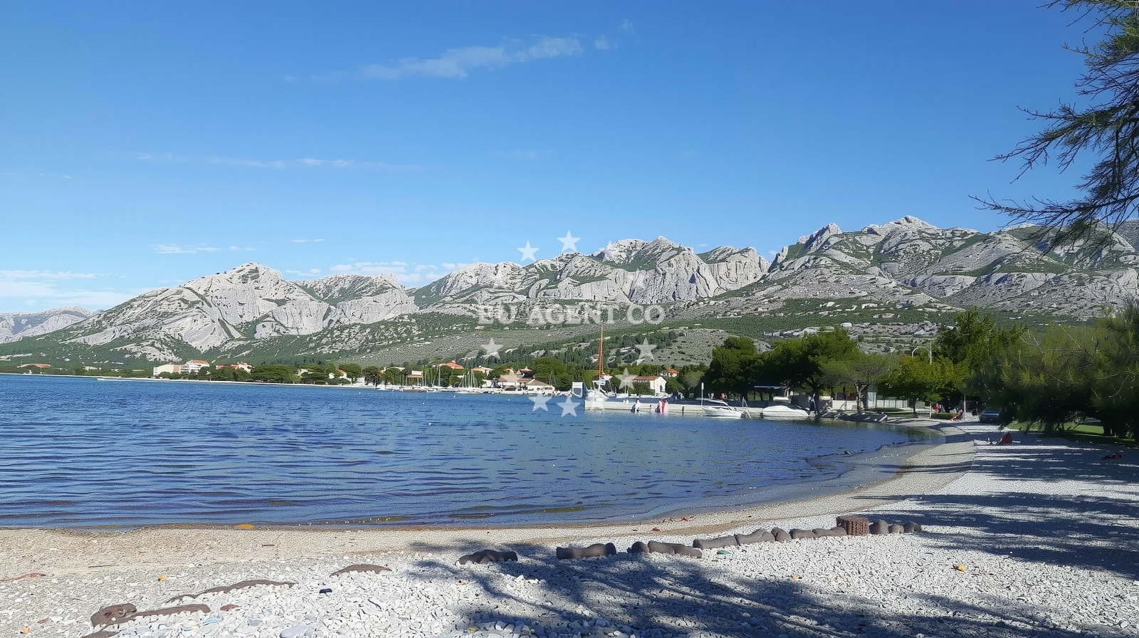 Shoreline and swimming area at Seline beach in 22A Put Bunarića 1 kat, Seline