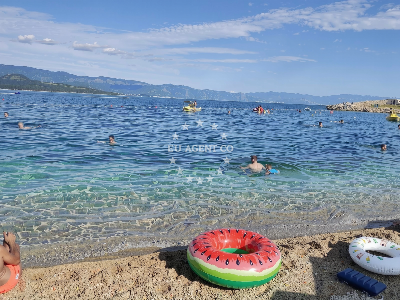 Shoreline and swimming area at Silo Plaza in Konjska 10, Šilo