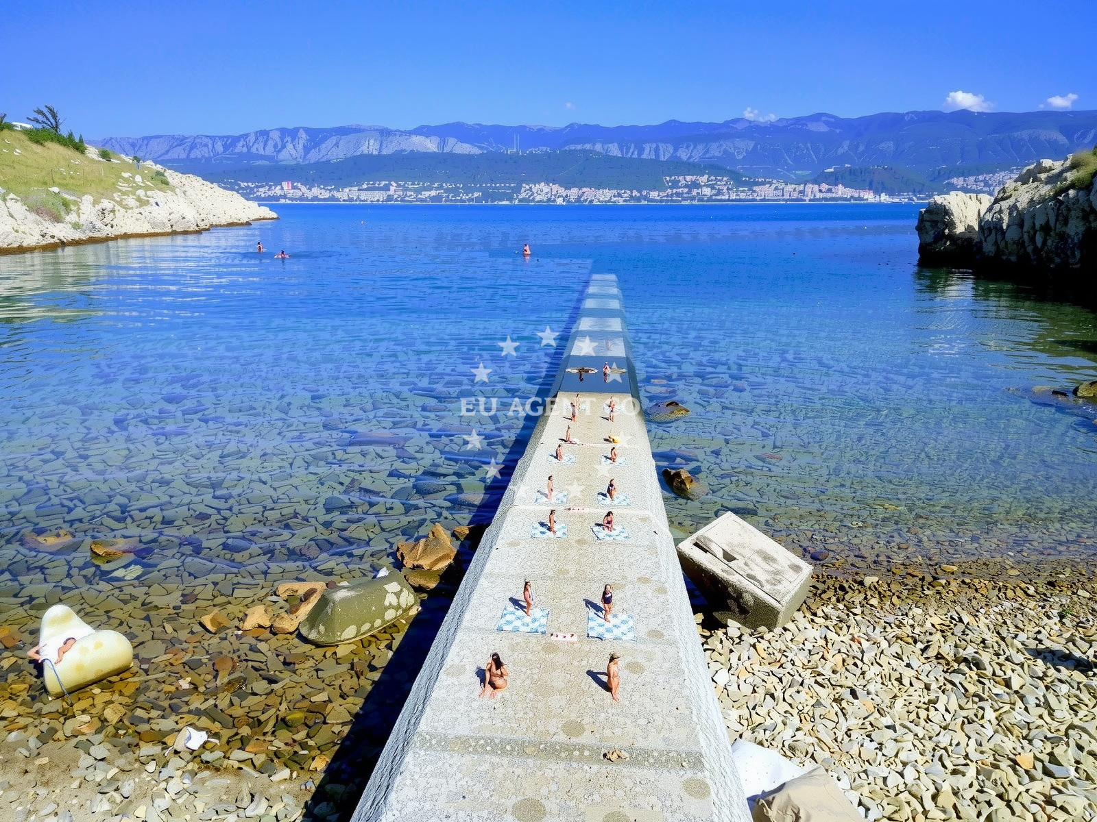 Beach facilities and surroundings at Silo a bay beach in 12 Ulica Sveti Mikul, Šilo
