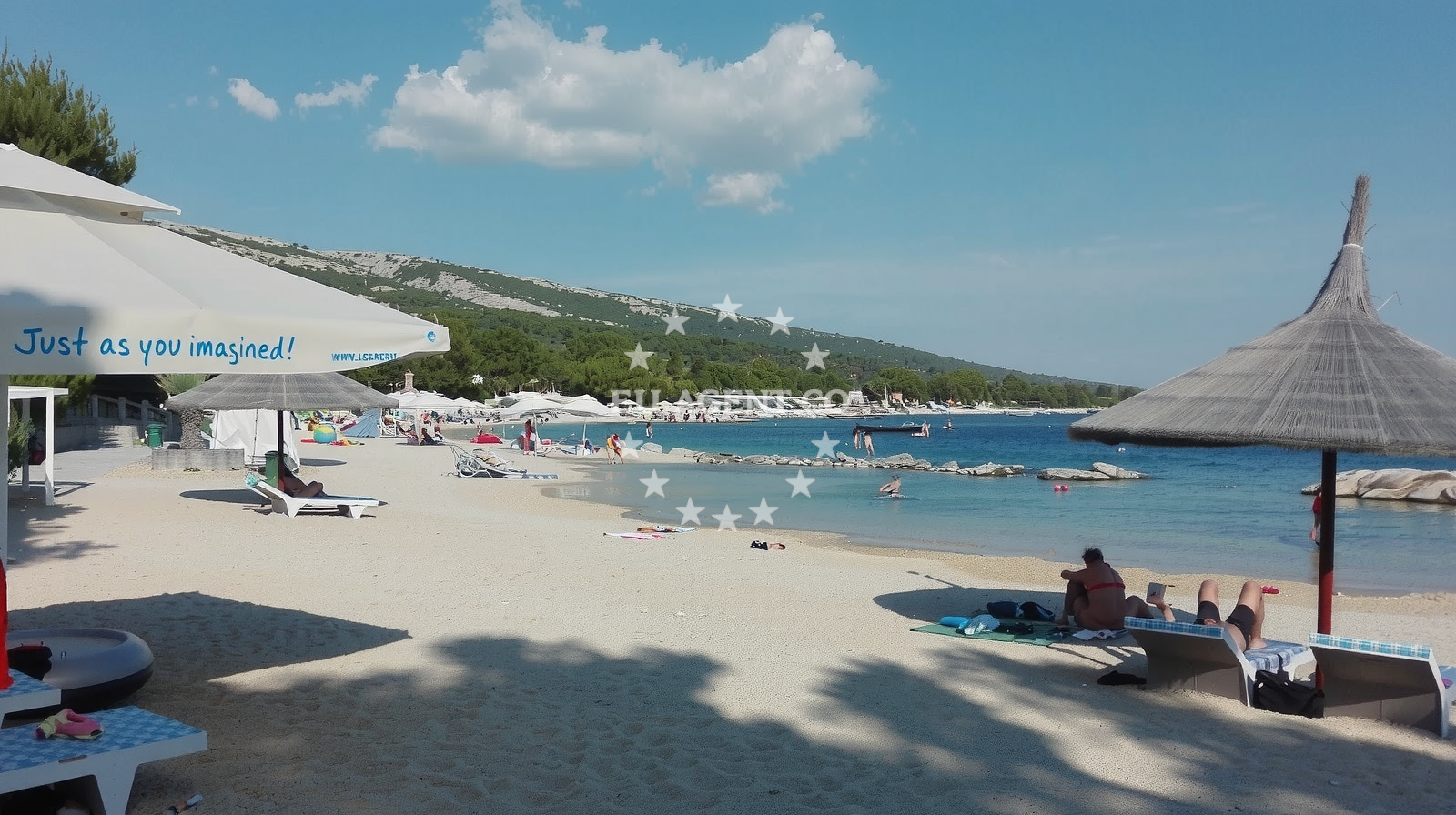 Beach facilities and surroundings at Simuni beach in šimuni, Šimuni