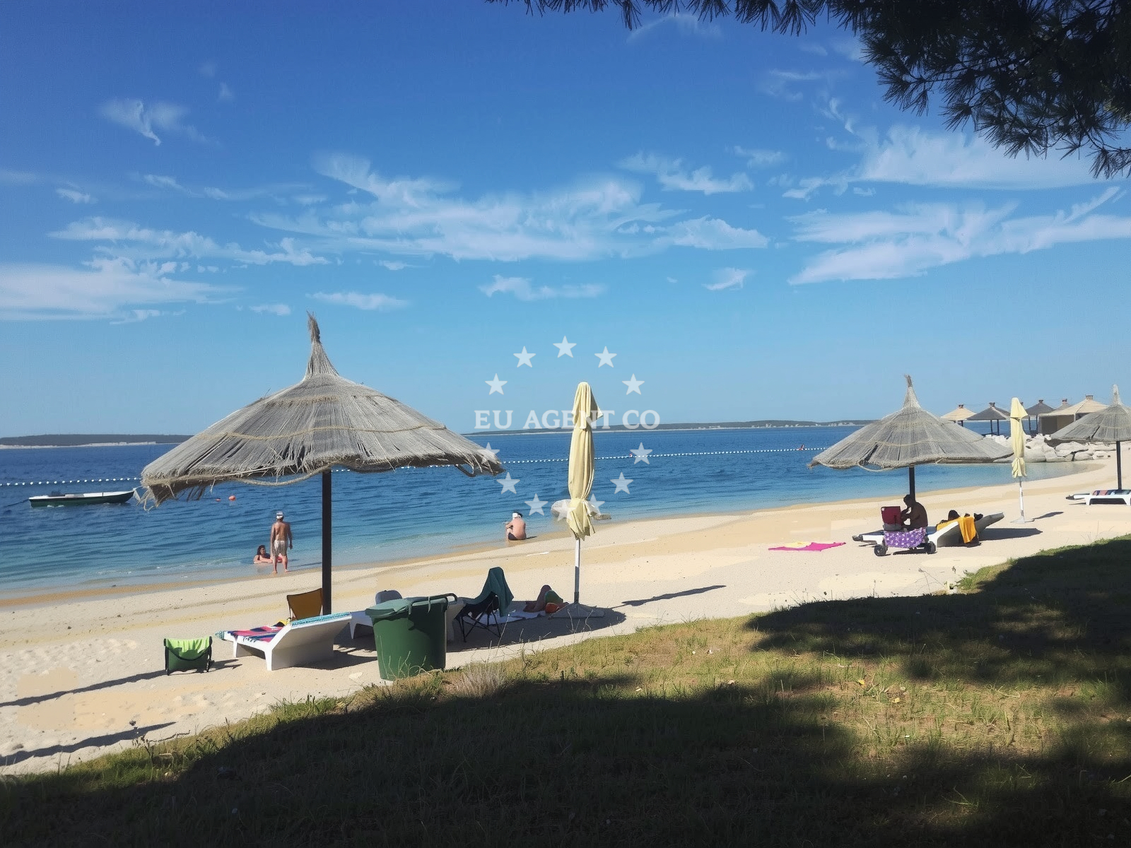 Shoreline and swimming area at Simuni II beach