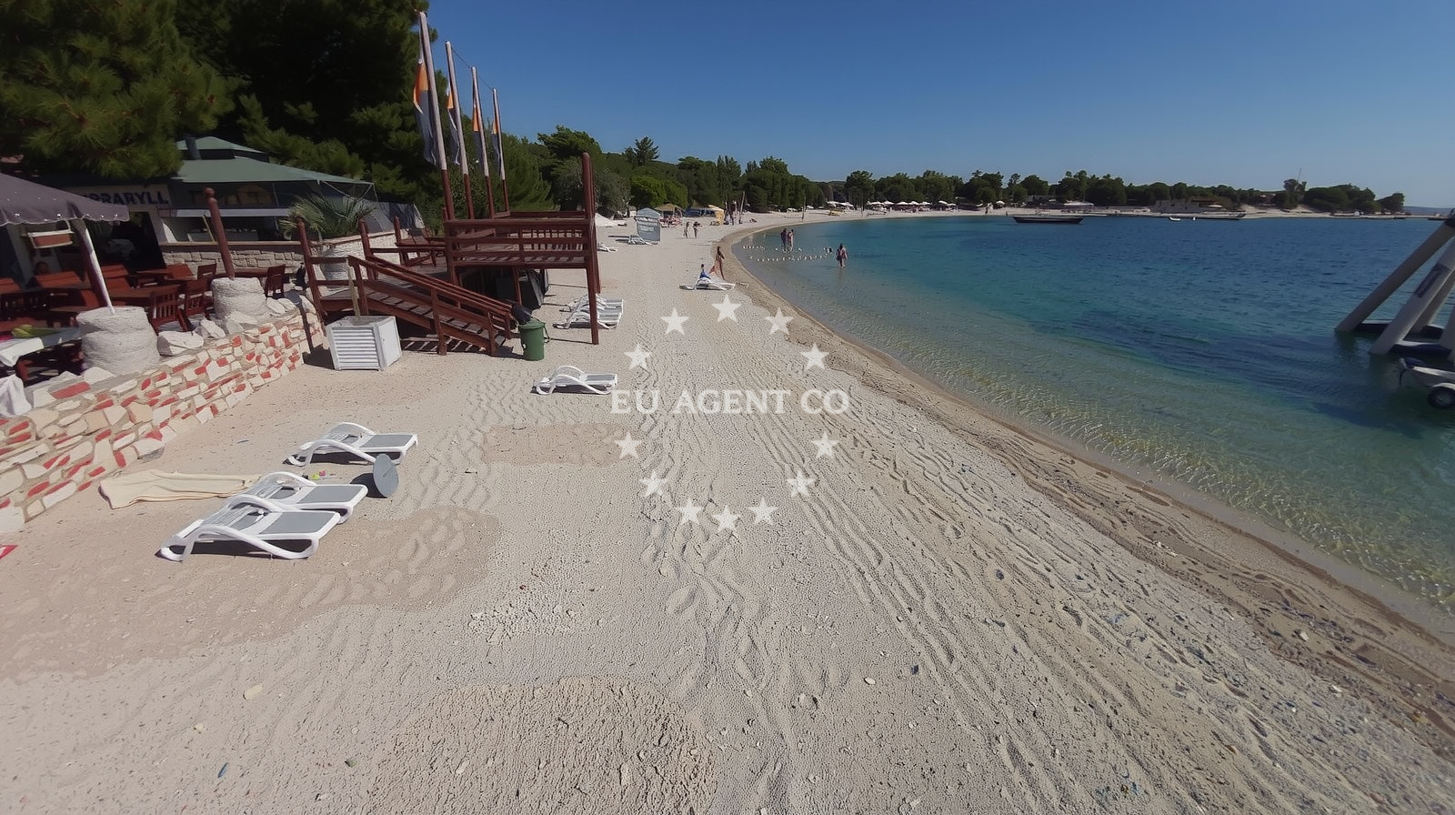 Beach facilities and surroundings at Simuni II beach