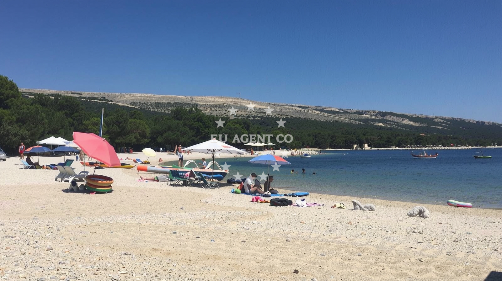 Beach facilities and surroundings at Simuni III beach in 108a Šimuni, Šimuni