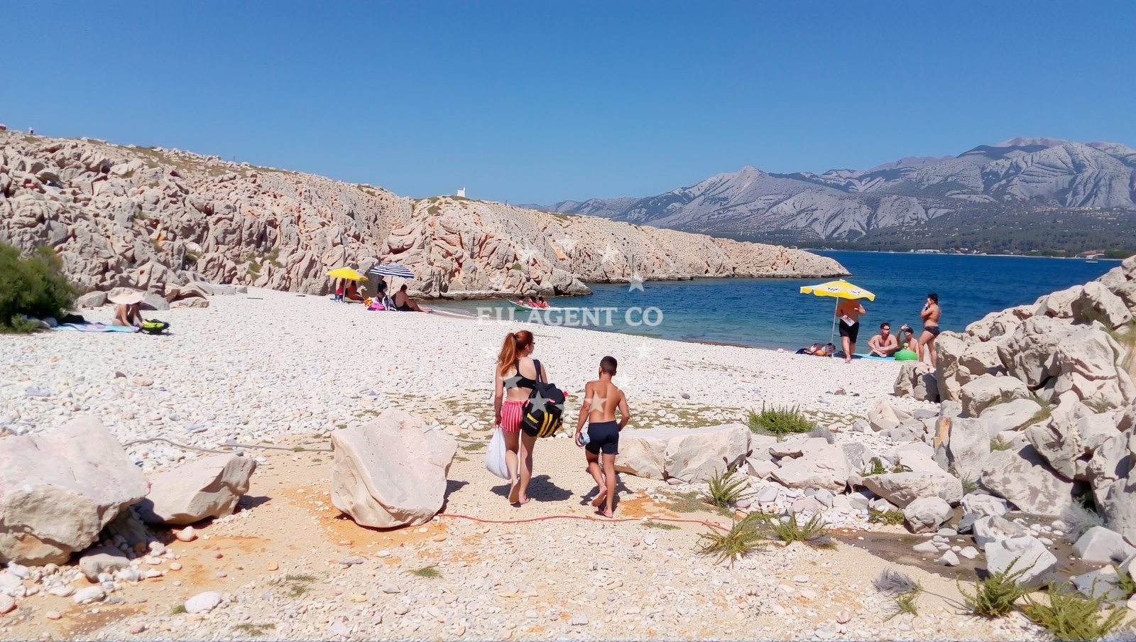 Shoreline and swimming area at Sipa beach in 5 Drage, Vinjerac