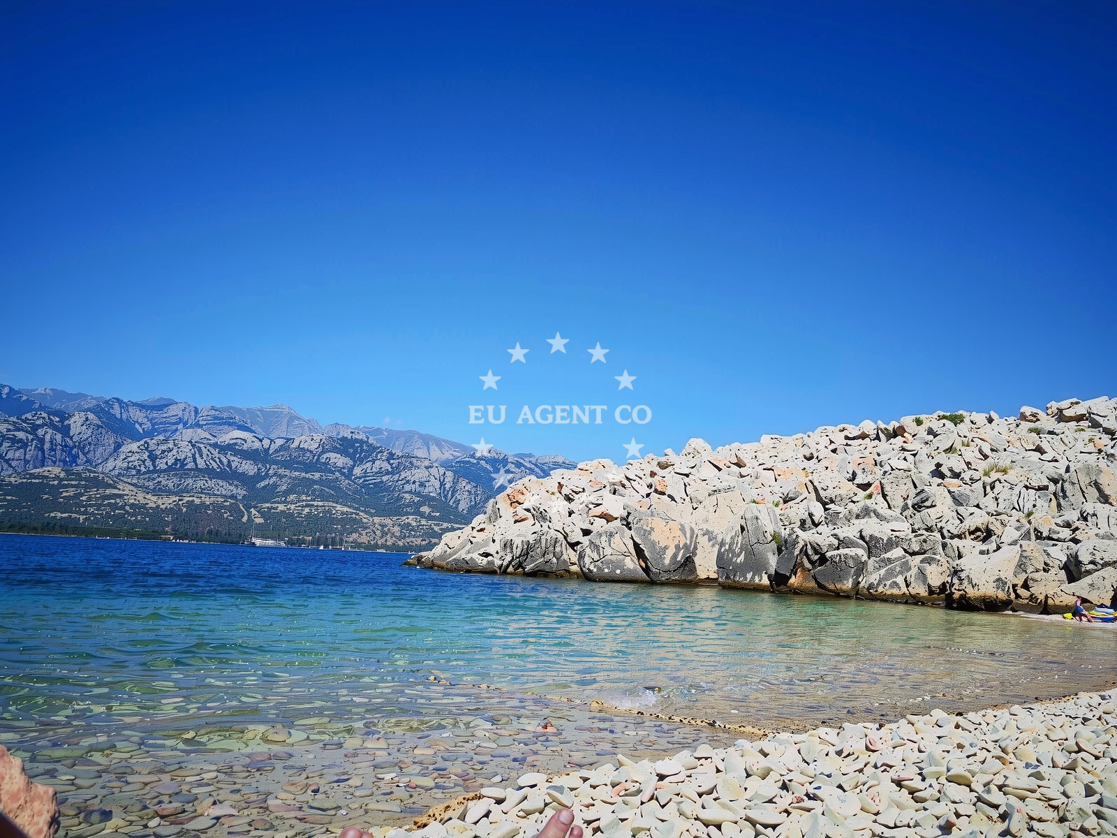 Sea and coastal view of Sipa beach in 5 Drage, Vinjerac