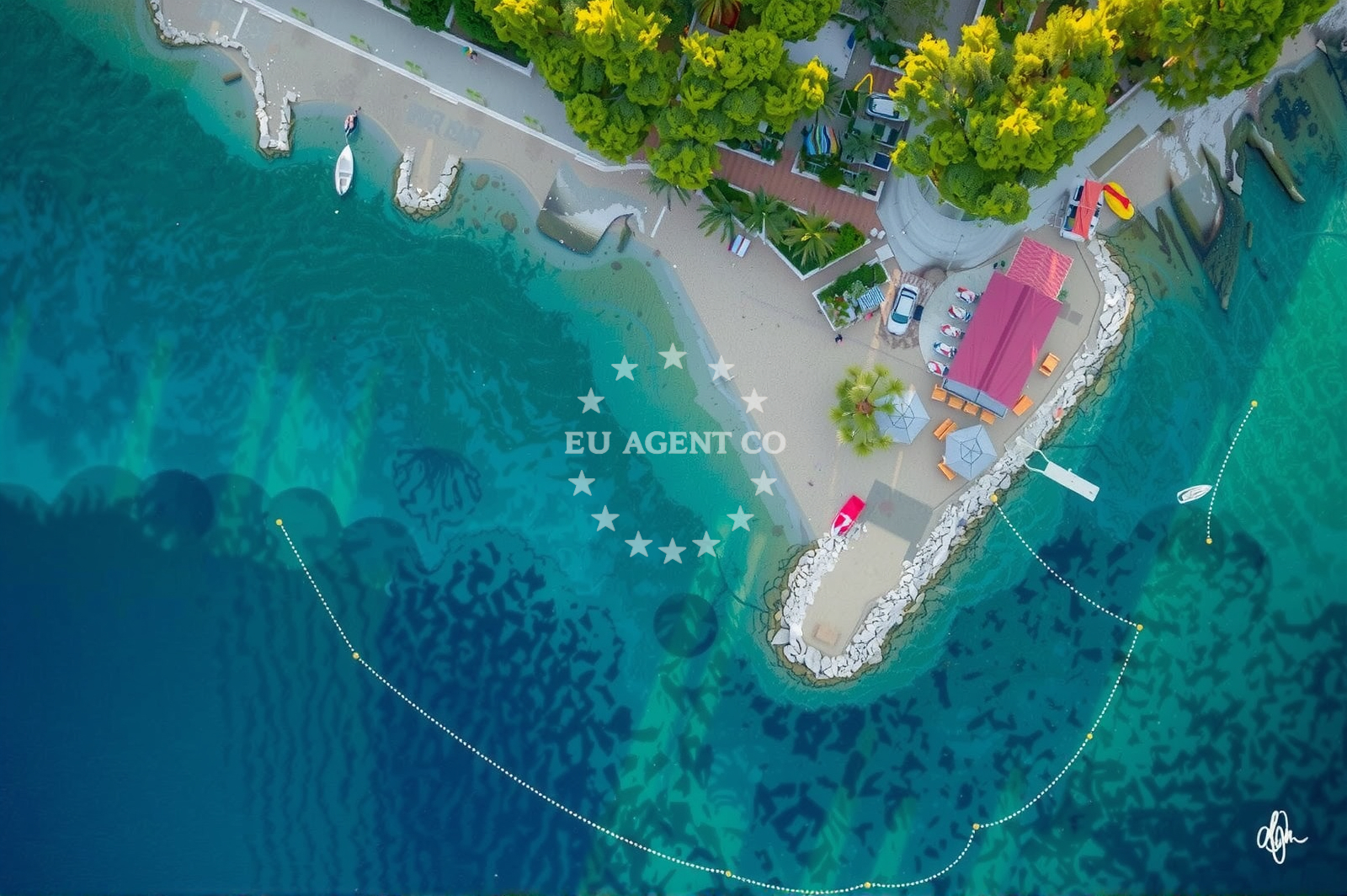 Beach facilities and surroundings at Sipova beach in Domovinskog rata 74b, Maslinica