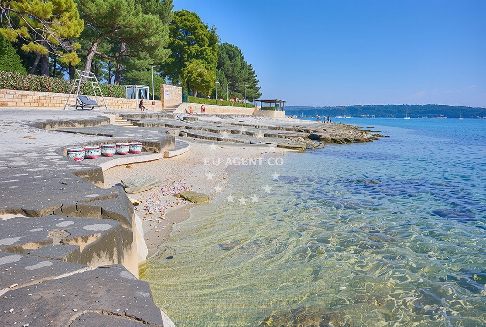 Overview of Sirena, Novigrad (Istarska županija) Beach in Sirena