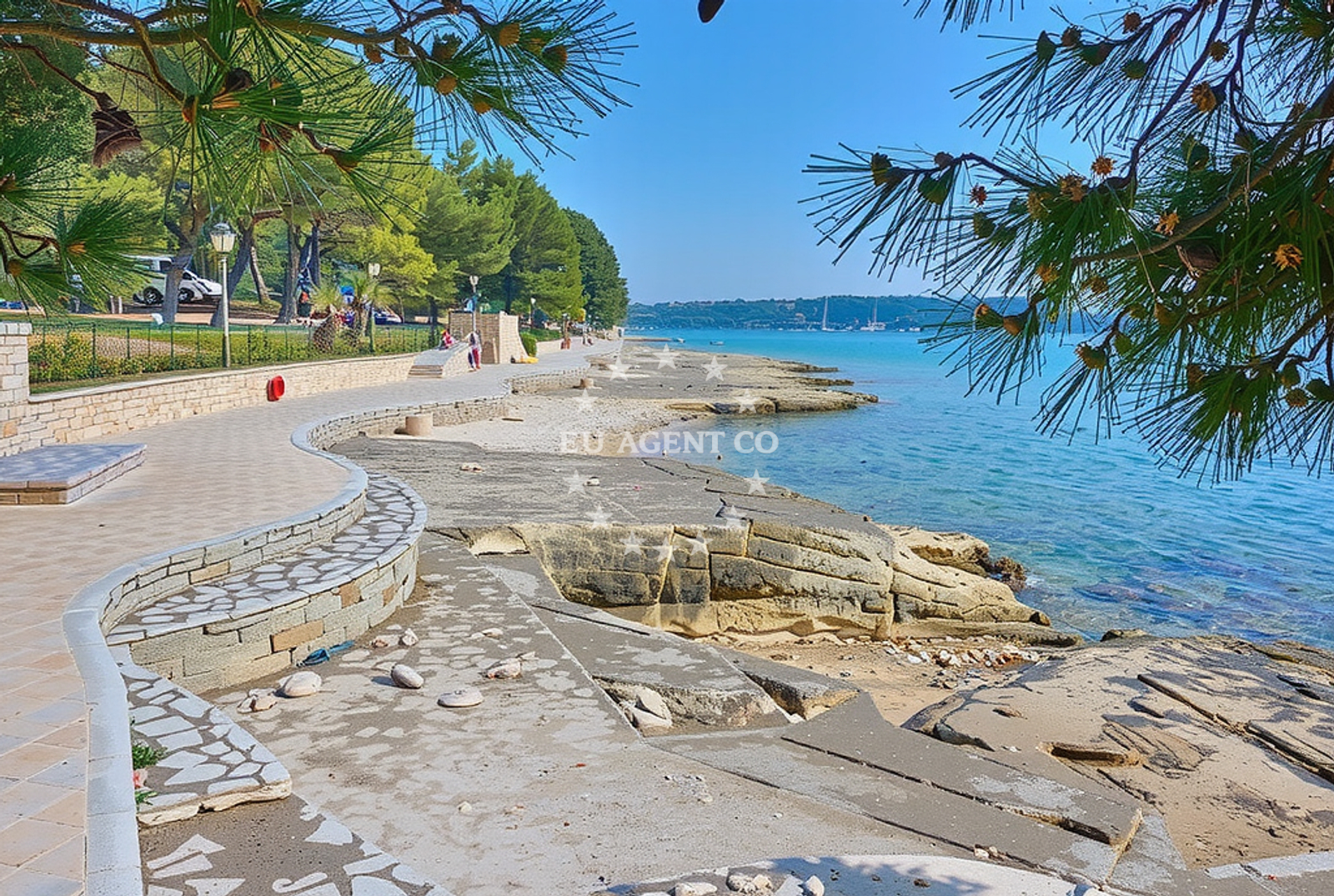 Shoreline and swimming area at Sirena, Novigrad (Istarska županija) Beach in Sirena