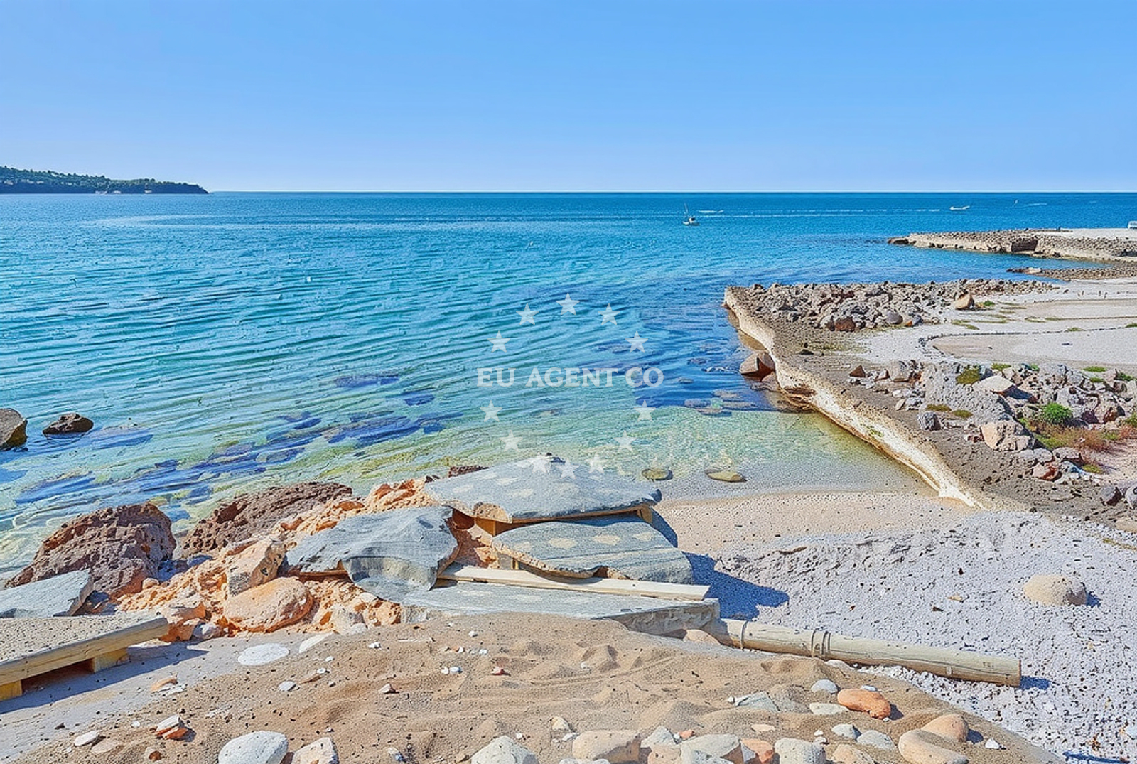 Beach facilities and surroundings at Šjole, Vrsar Beach in Šjole