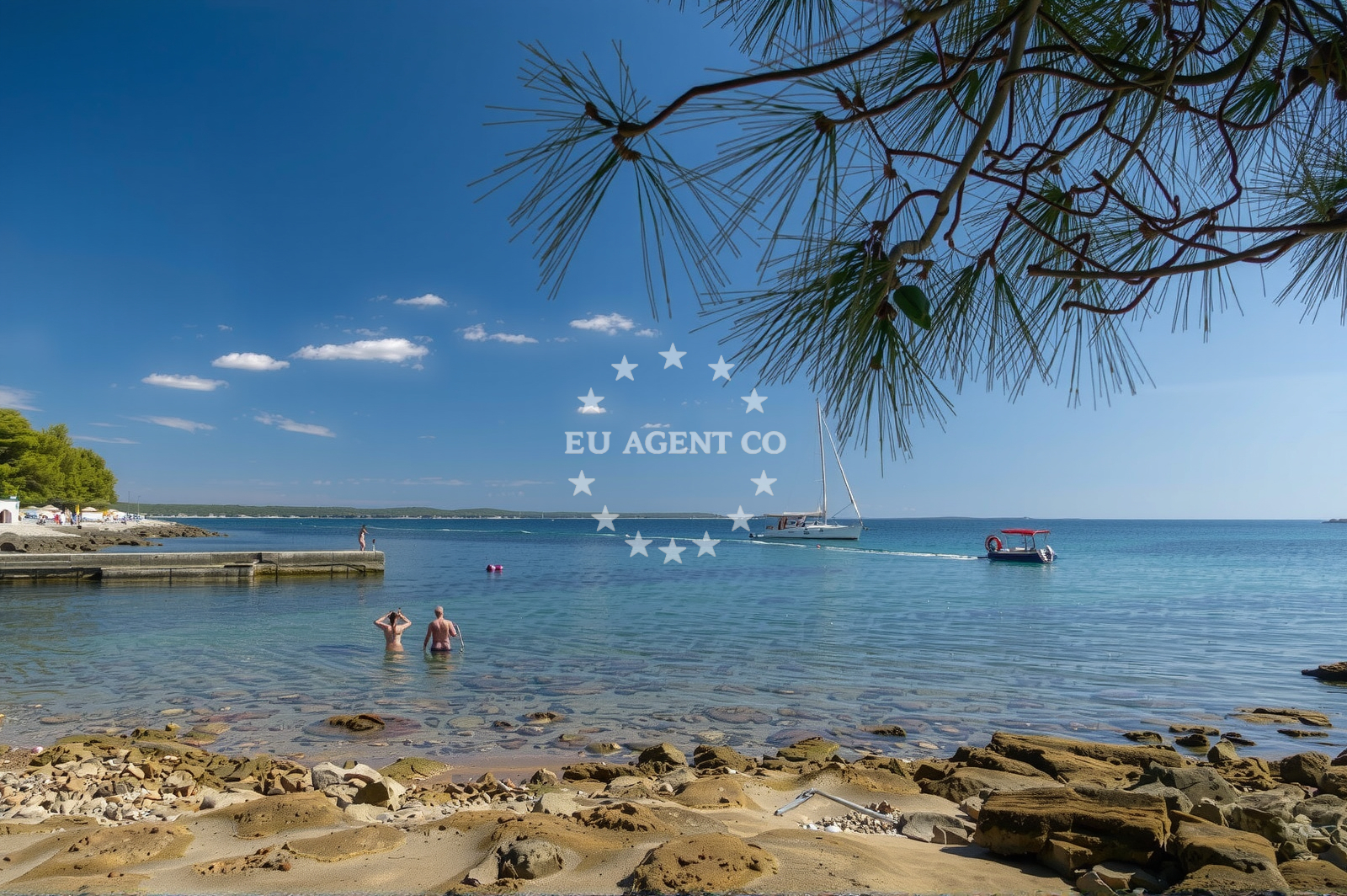 Beach facilities and surroundings at Skaraba beach in Luje Adamovica 31, Rovinj