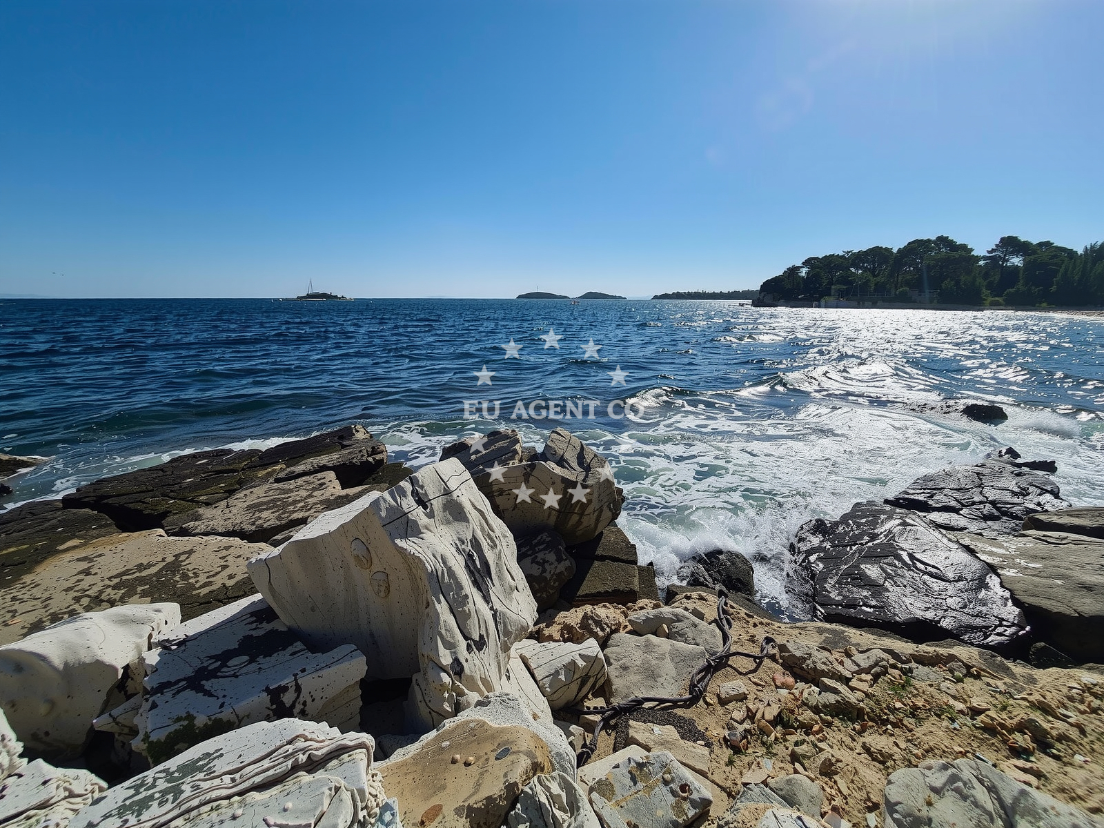 Additional view of Skaraba beach in Luje Adamovica 31, Rovinj