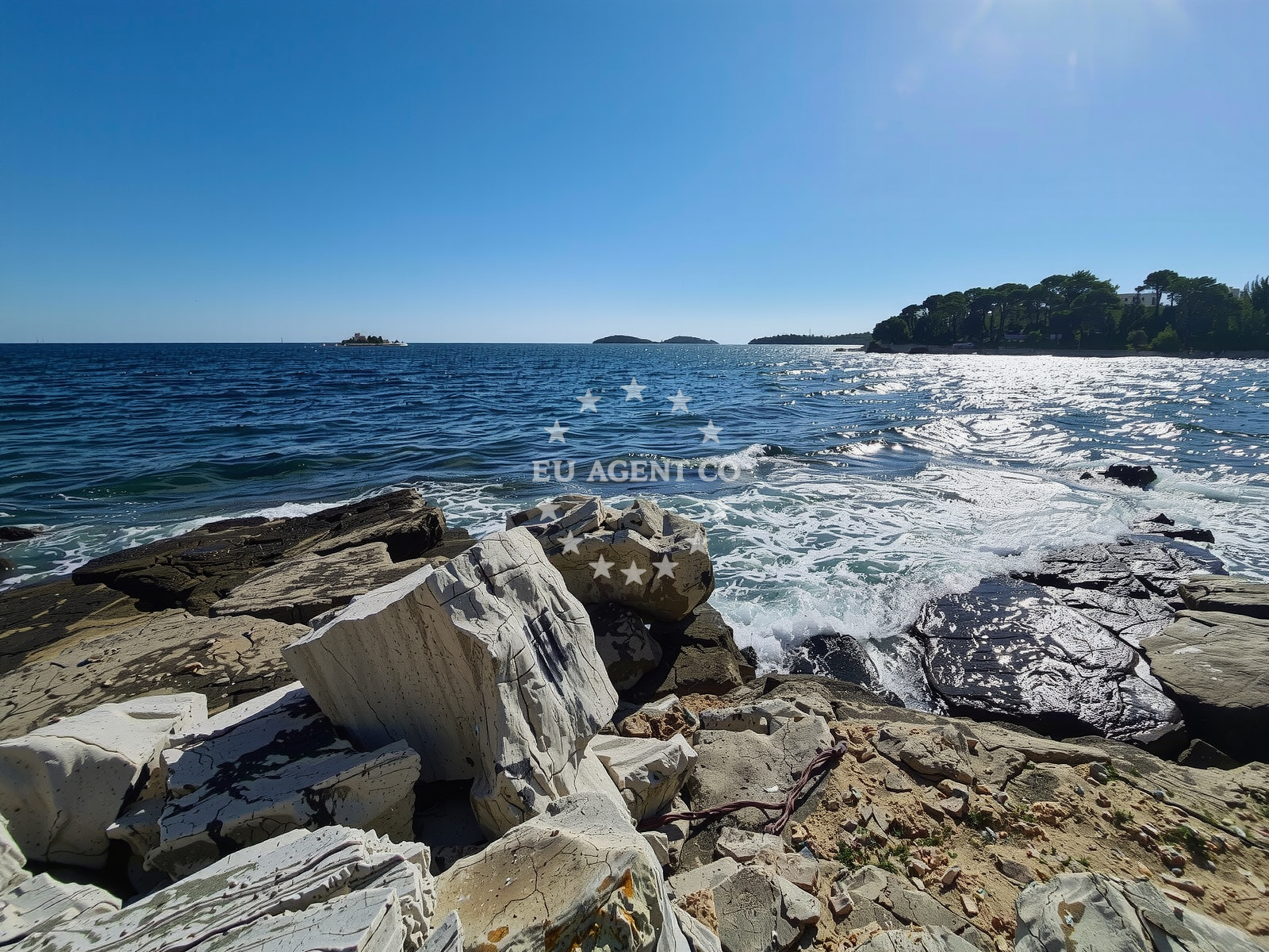 Additional view of Skaraba beach in Luje Adamovica 31, Rovinj