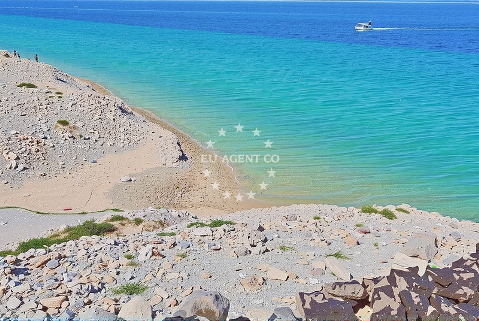Shoreline and swimming area at Škarić jug, Kolan (Pag) Beach in Škarić jug