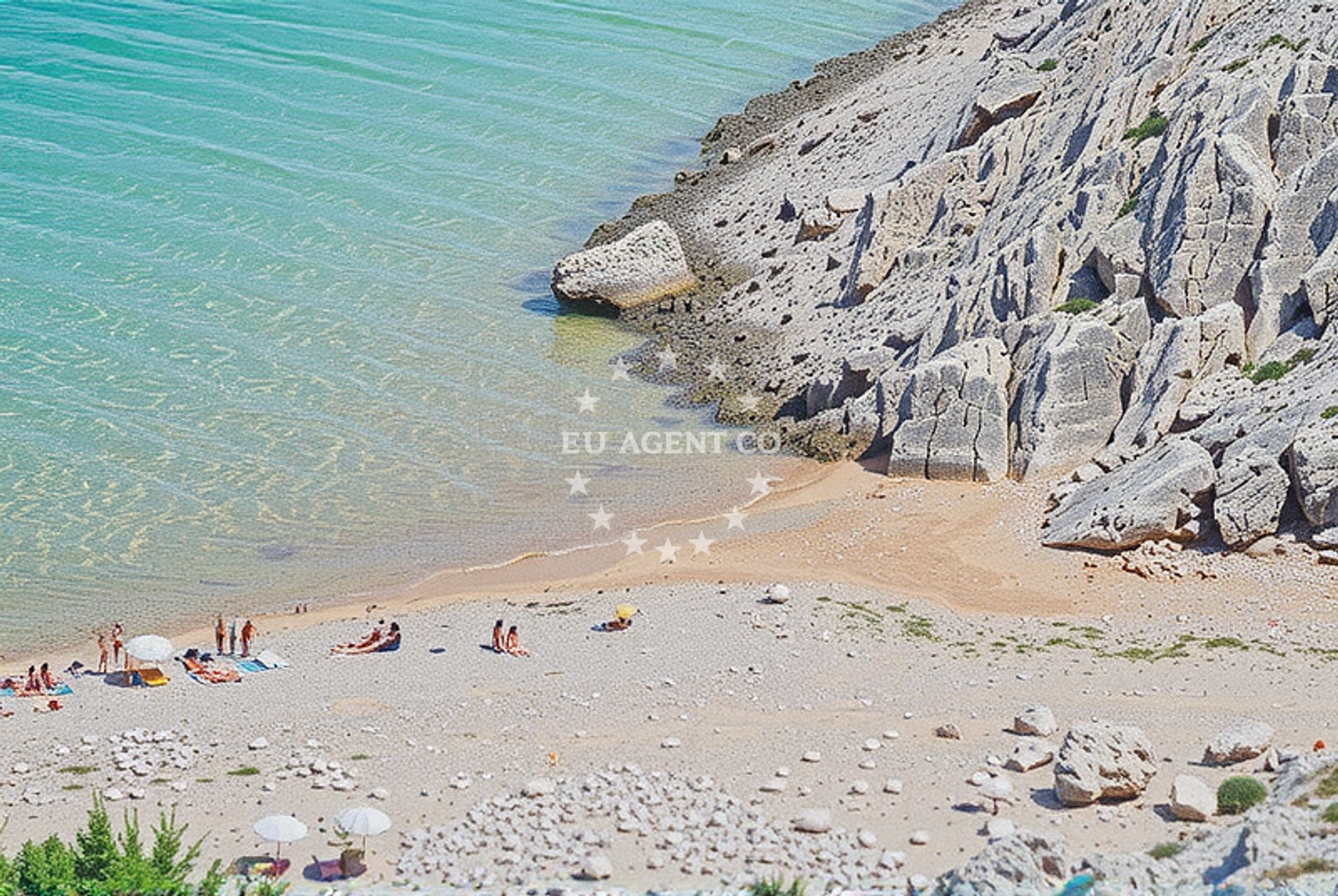 Beach facilities and surroundings at Škarić jug, Kolan (Pag) Beach in Škarić jug