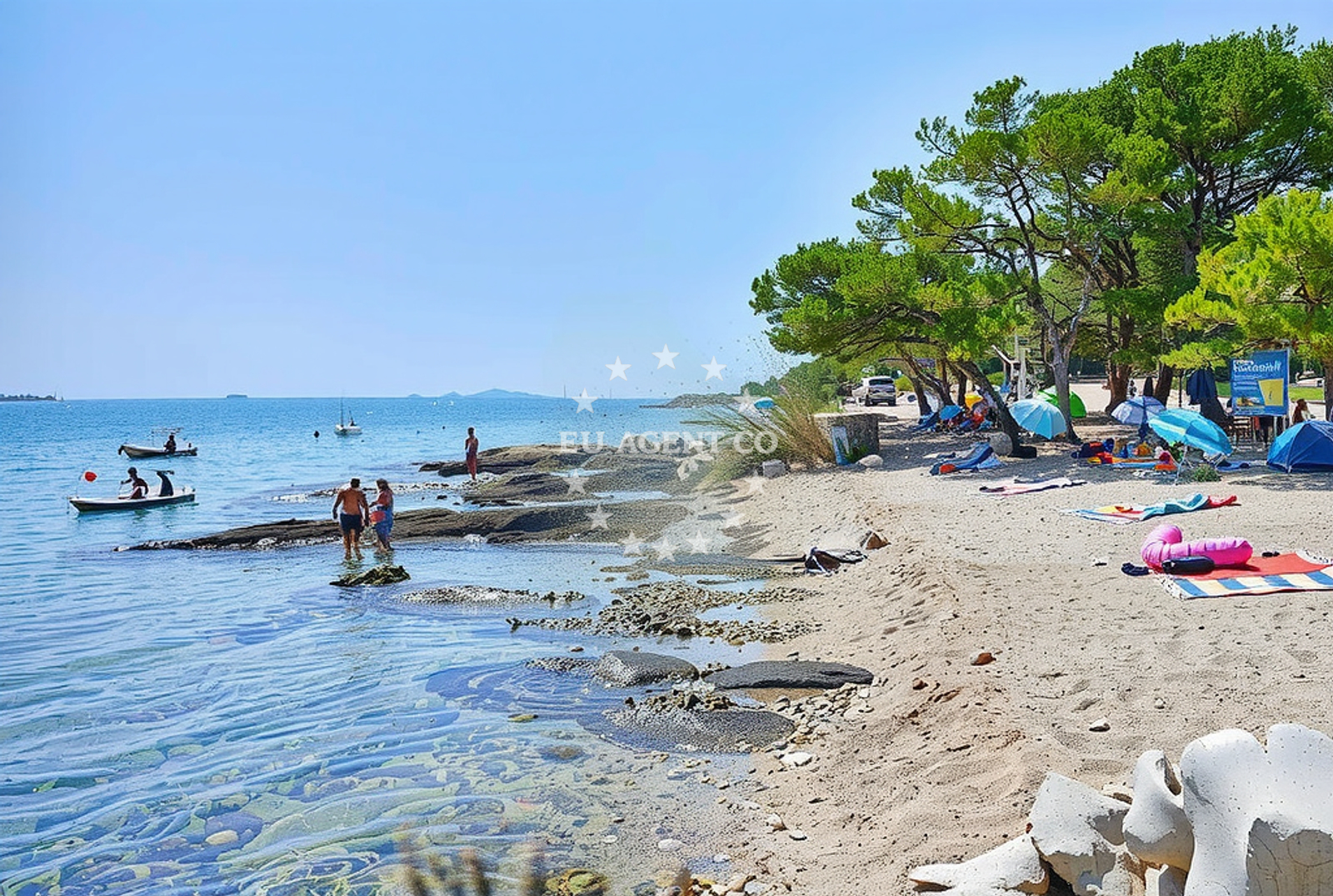 Beach facilities and surroundings at Školjić istok, Murter (Murter) Beach in Školjić istok