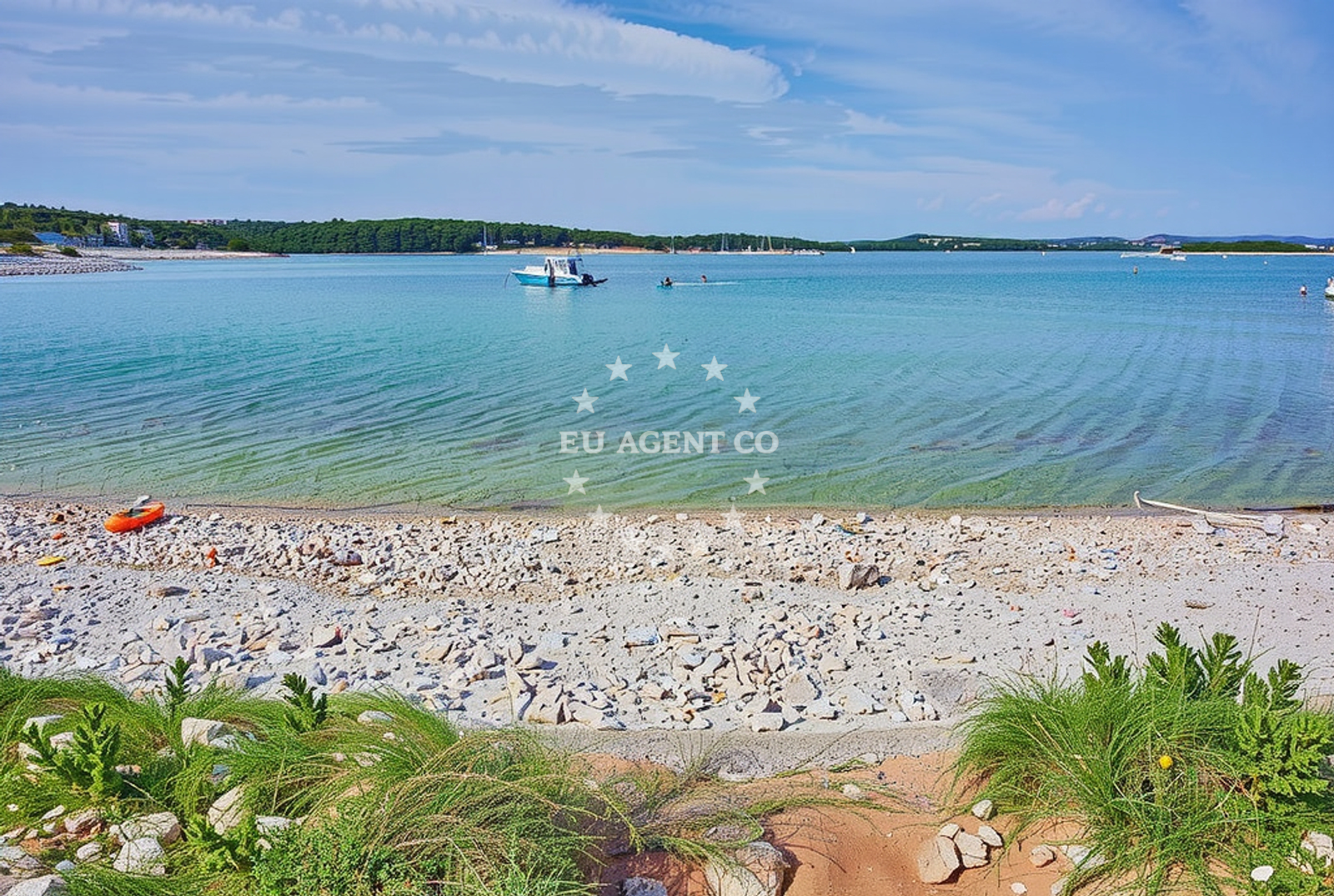 Beach facilities and surroundings at Školjić Kamenjak sjever, Premantura Beach in Školjić Kamenjak sjever