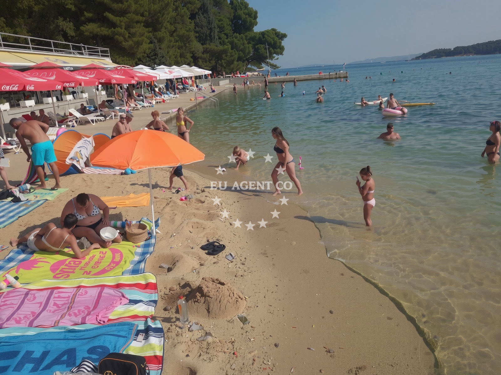 Beach facilities and surroundings at Skver beach in Palit 235, Rab