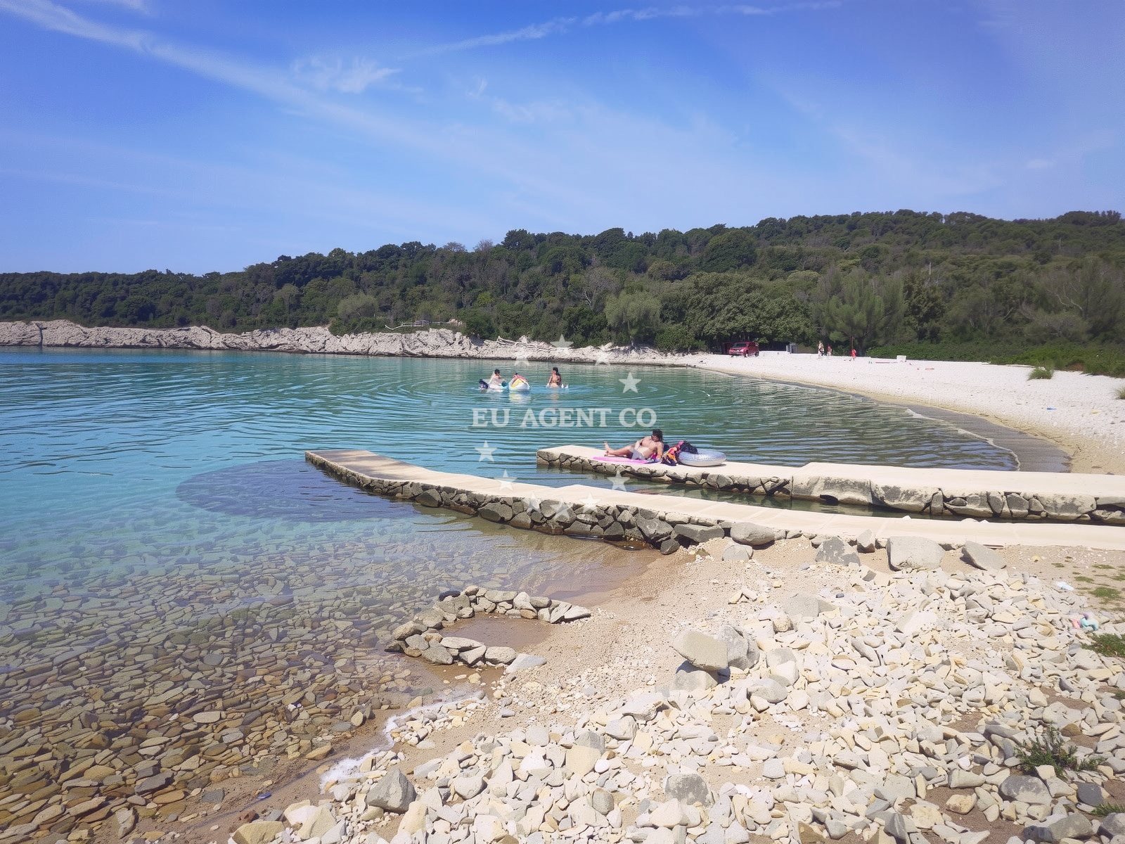 Overview of Slatina Bay in Gager 239A, Jakišnica