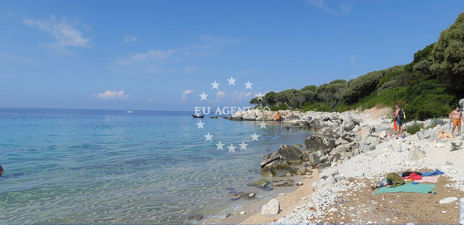 Shoreline and swimming area at Slatina Bay II in 360 Jakišnica, Novalja