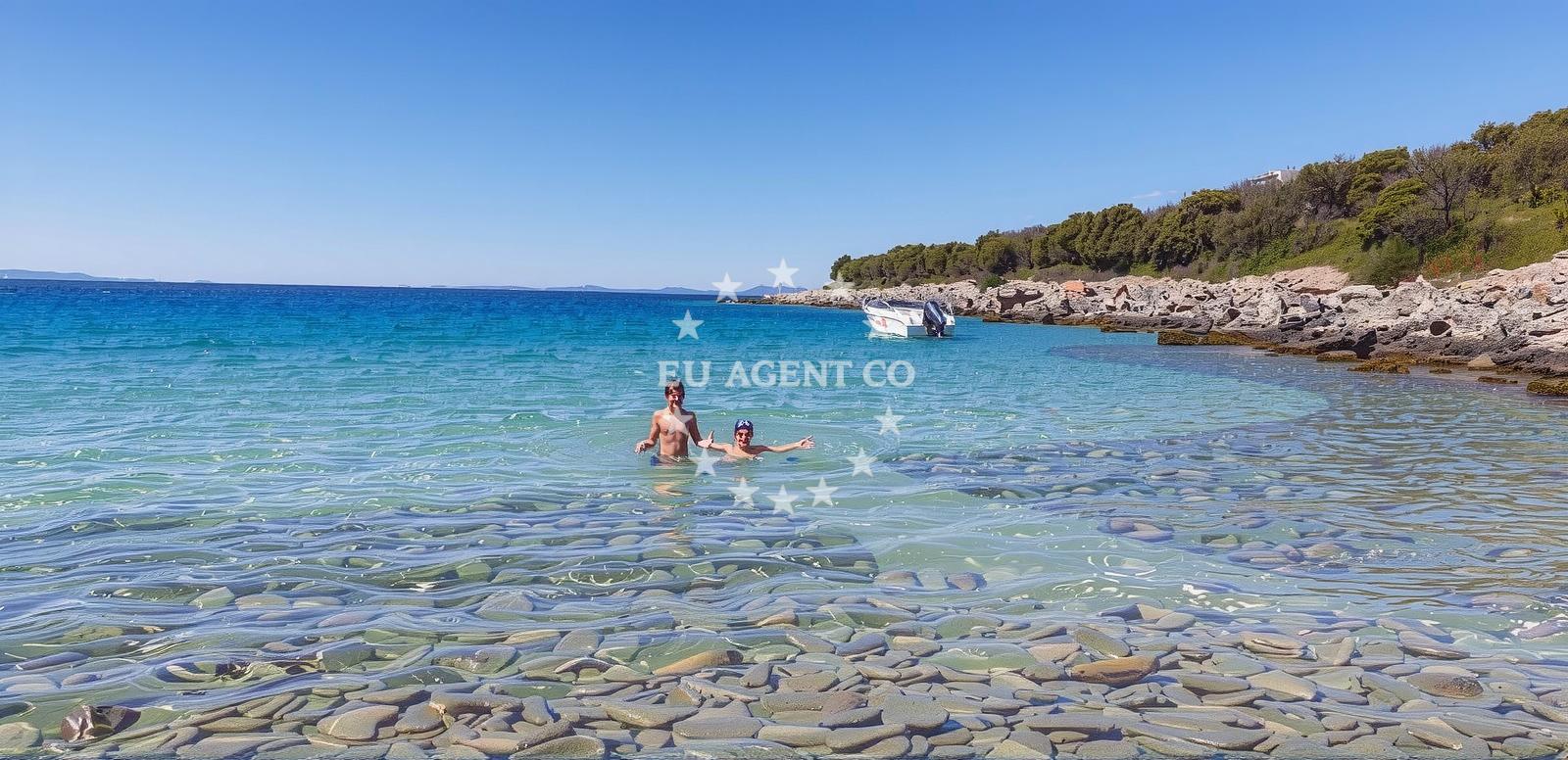 Beach facilities and surroundings at Slatina Bay II in 360 Jakišnica, Novalja