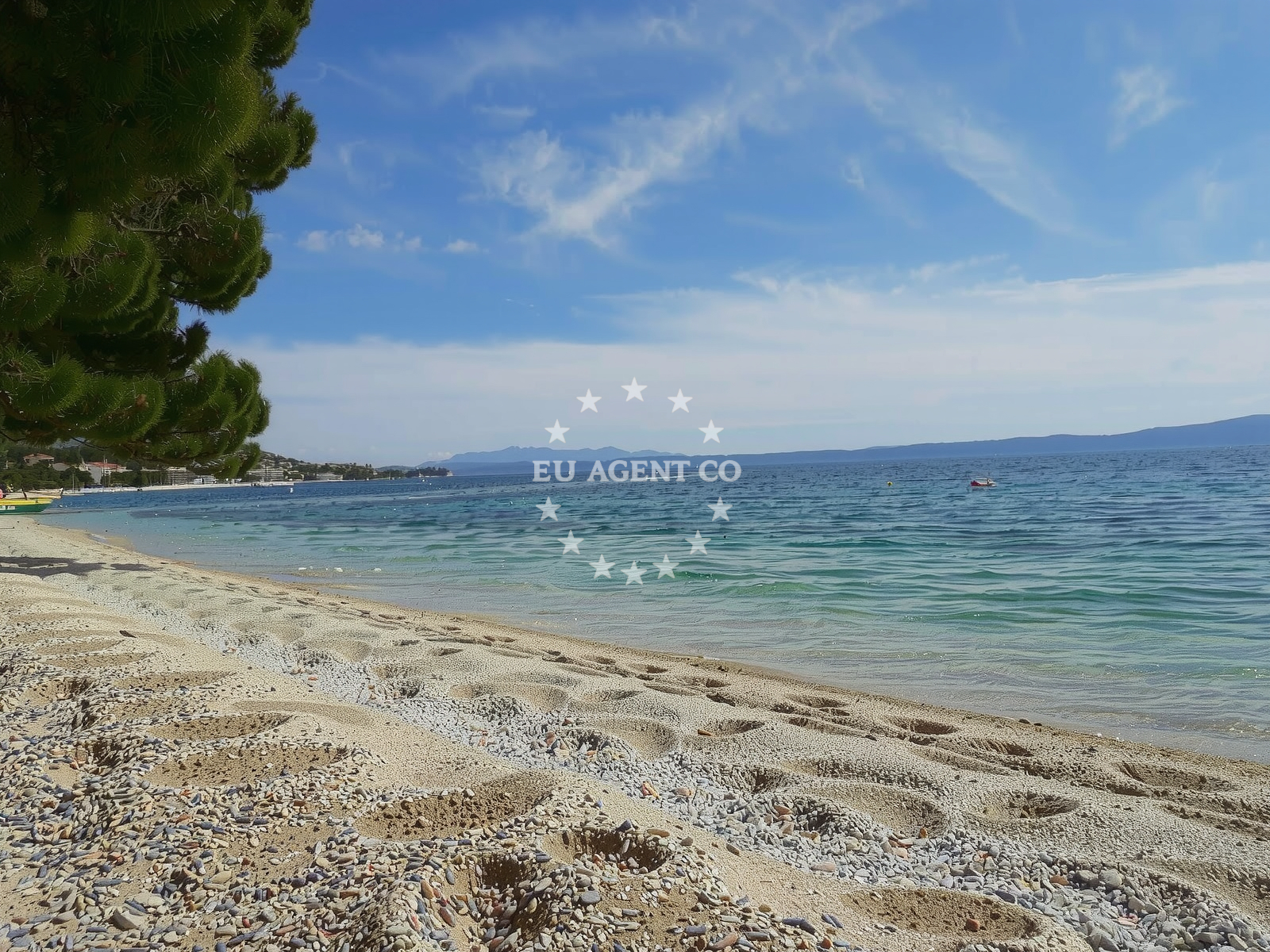 Overview of Slatina beach in 77 Dračevice, Tučepi