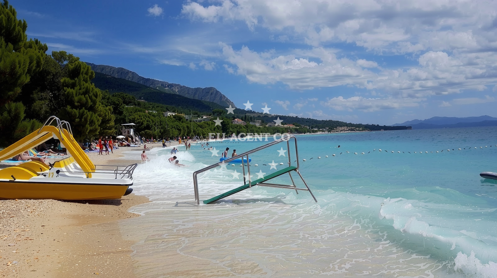 Beach facilities and surroundings at Slatina beach in 77 Dračevice, Tučepi
