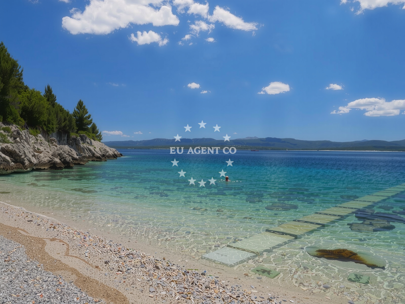 Beach facilities and surroundings at Slatina beach in Put Zlatnog rata b.b., Bol