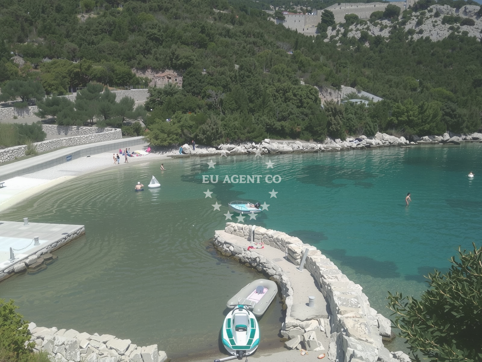 Overview of Smokvina beach in Banići 47, Banići