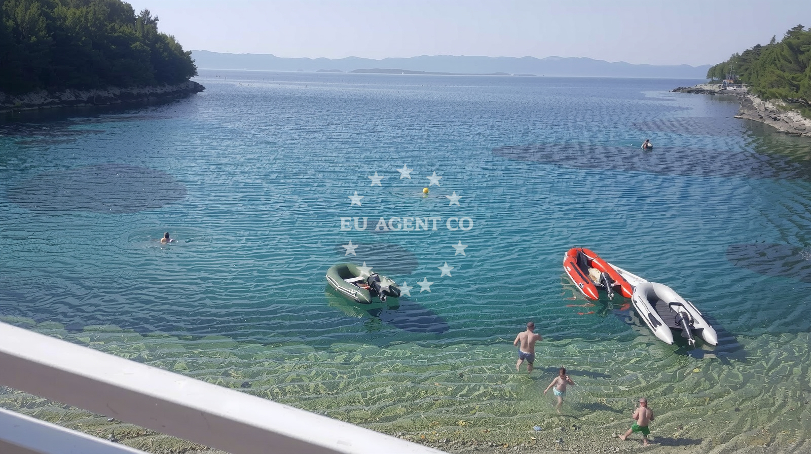Beach facilities and surroundings at Smokvina beach in Ulica Račevina 42/a, Bogomolje